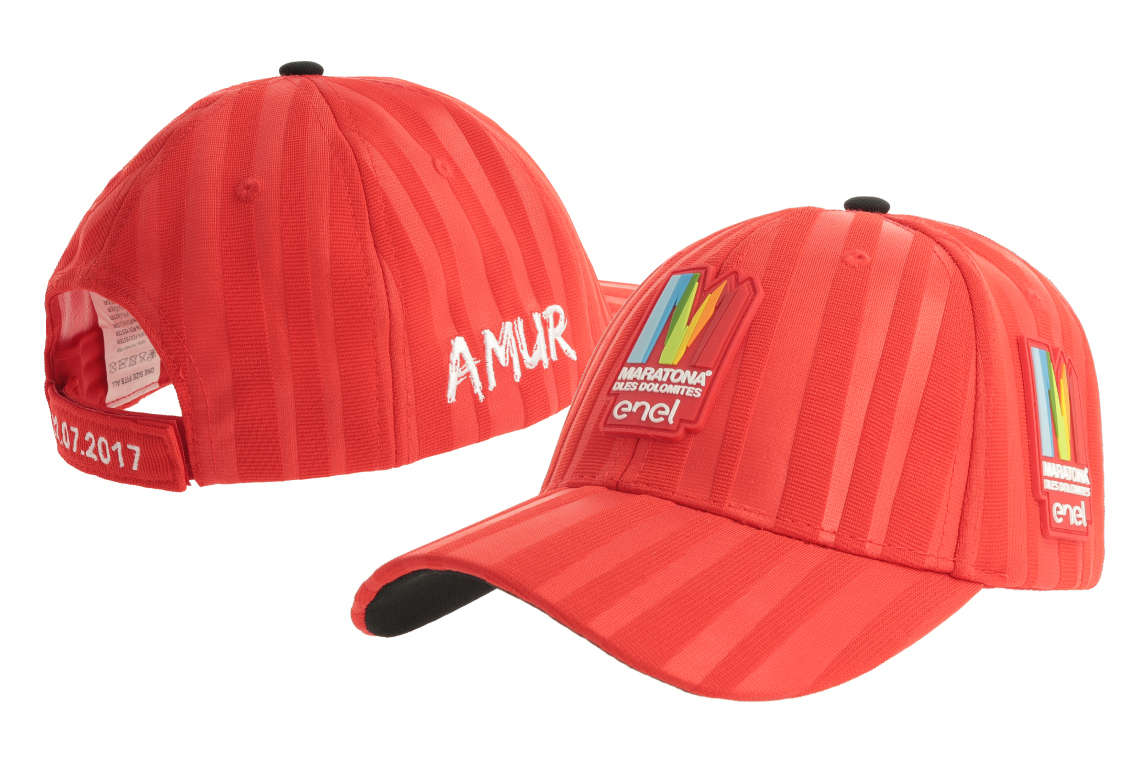Keps 6 paneler 10141 – Fram: röd gummipatch med logga