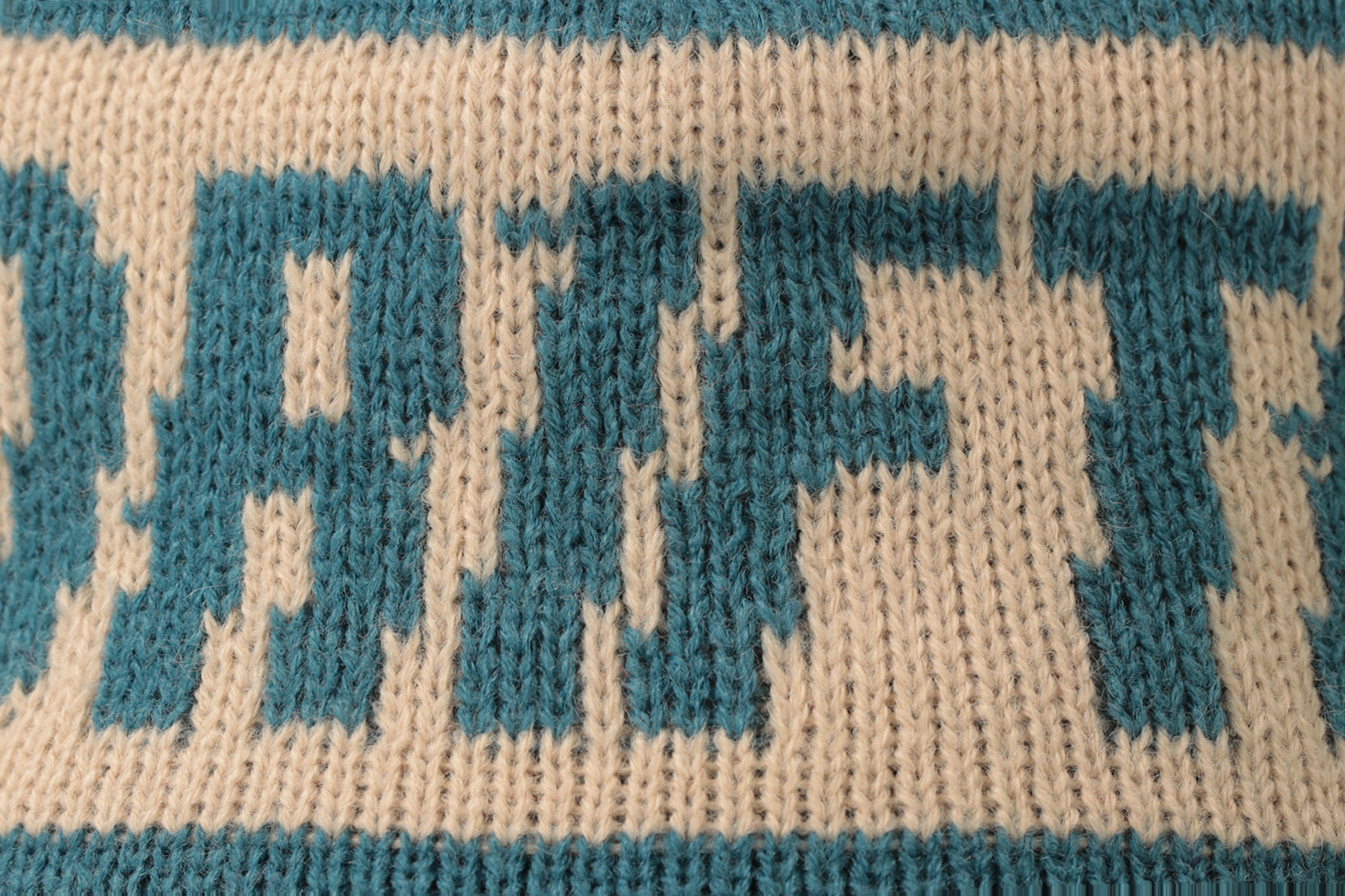 Dubbelstickad mössa med uppvik och pompom 2718 bild 9